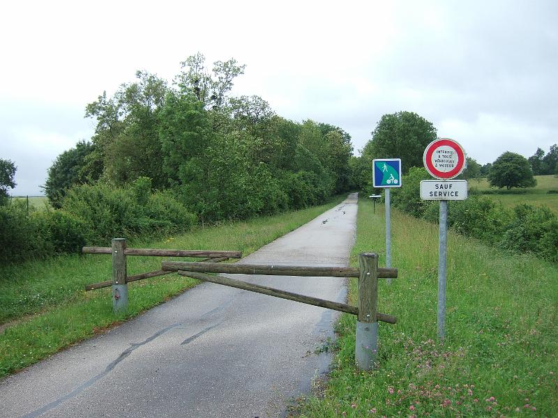 2010-05- (4).JPG - Also keine Motorfahrzeuge - aber offenbar mit Geträlnke-Service